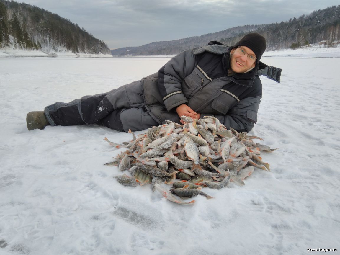 Огур красноярского. Поселок огур Красноярского края. Залив Барсугаш Красноярское. Огур Красноярский край рыбалка. Барсугаш Красноярское море.