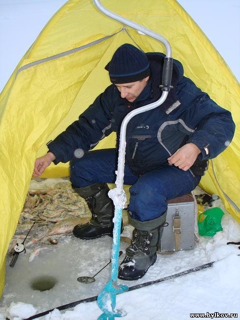 Ловля в палатке. Самодельная палатка для зимней рыбалки. Дно для зимней палатки. Зимняя палатка без дна. Рыбалка зимой в палатке.